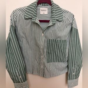 Abercrombie and Fitch Oversized Cropped Poplin Button-Down Top |
